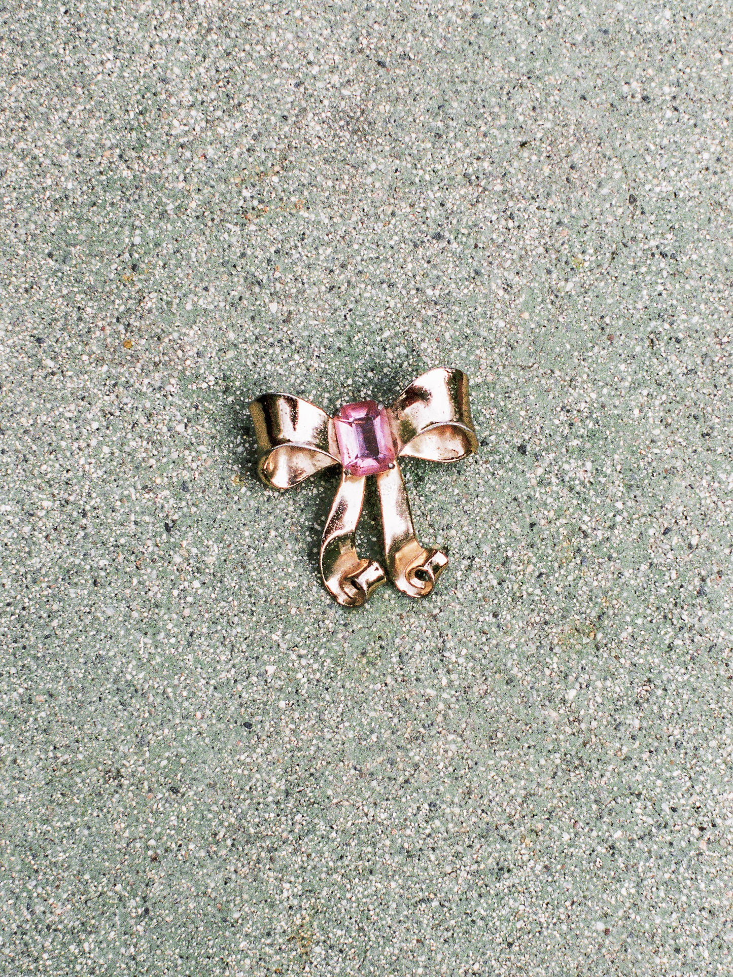 Est. Late 1940s Gold Tone Bow Brooch