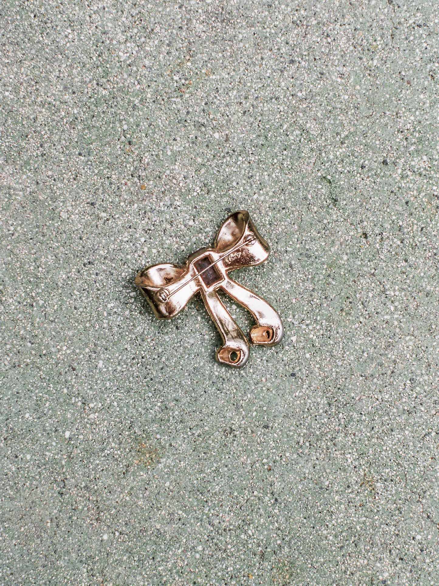 Est. Late 1940s Gold Tone Bow Brooch